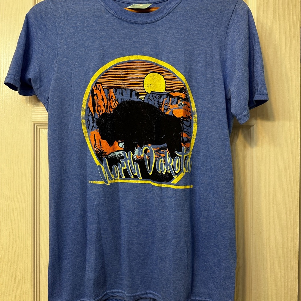 NWT North Dakota Graphic Tee - Blue